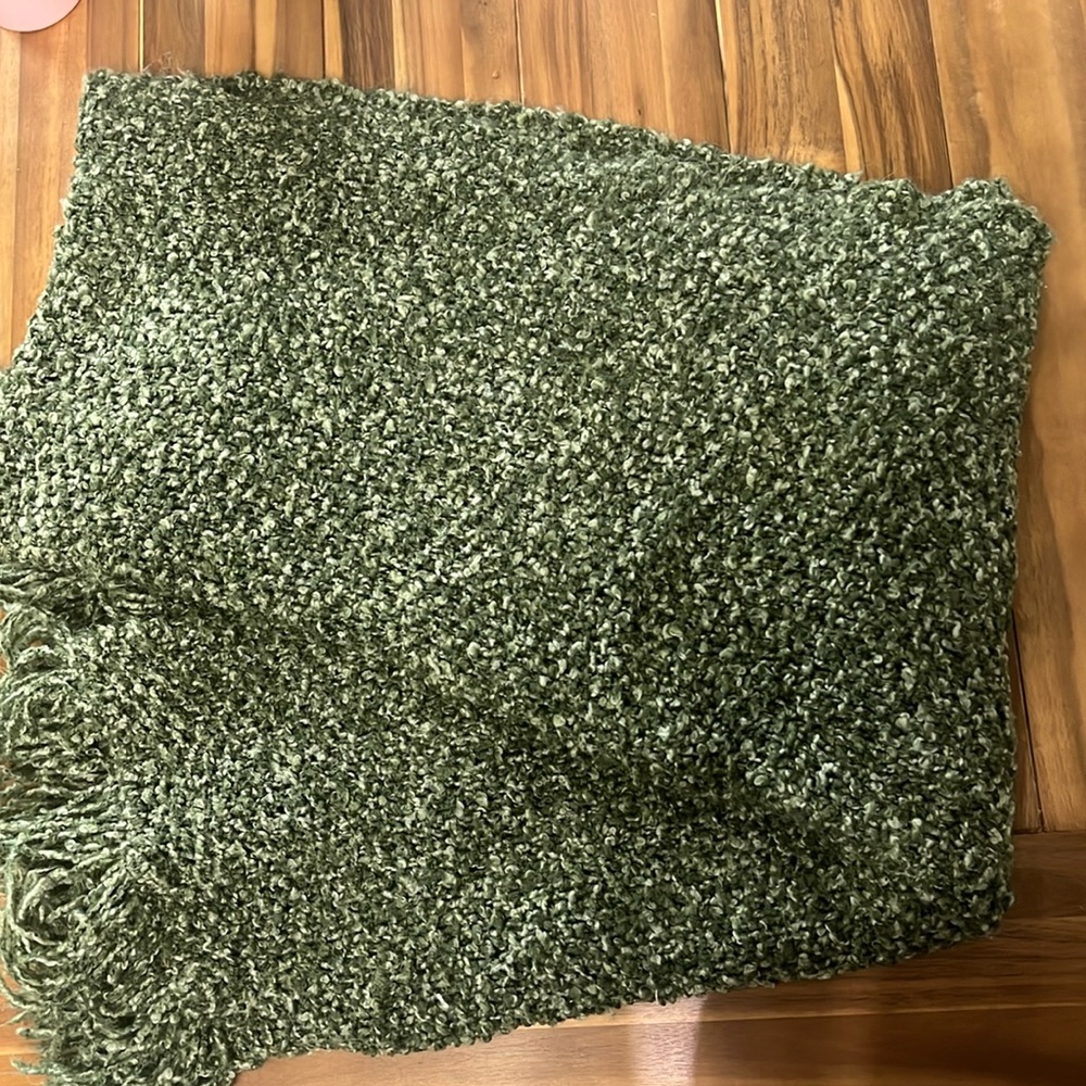 Green fringe scarf